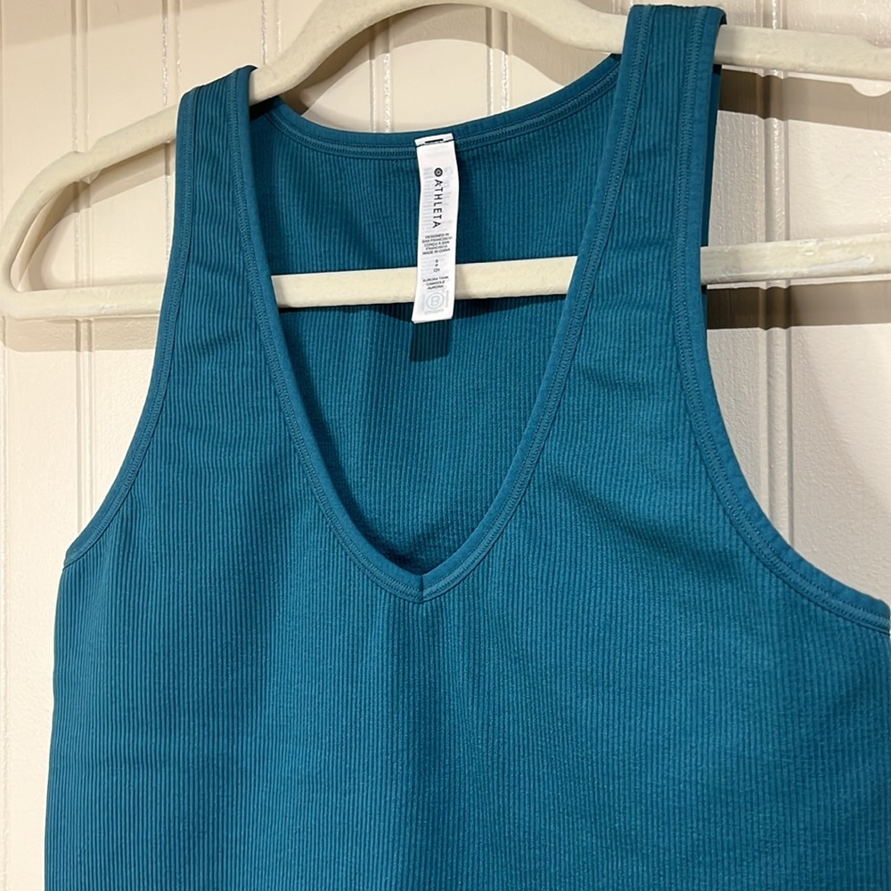 Athleta Aurora Double Lined Ribbed V-Neck Tank Top - Picture 2 of 8
